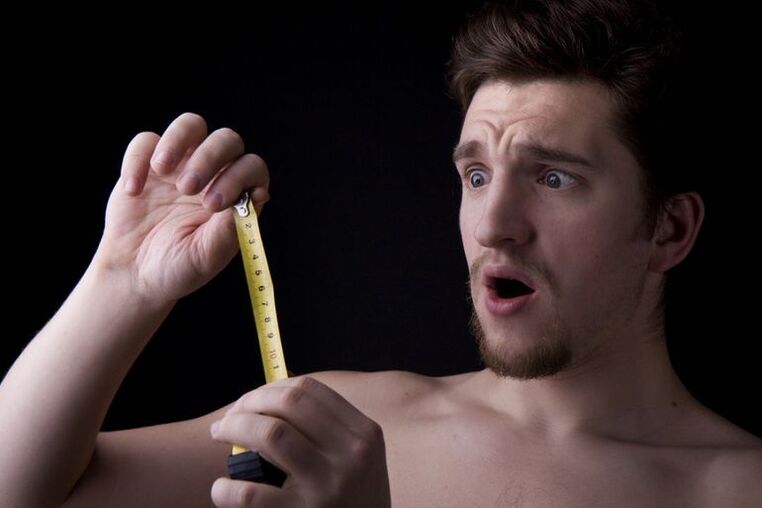 The man measured the tail before increasing the pomp